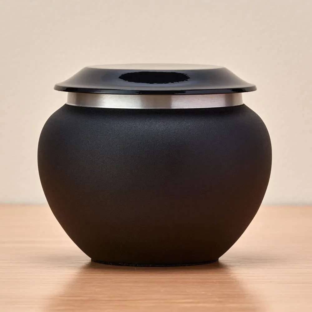 Onyx Pet Urn In Small