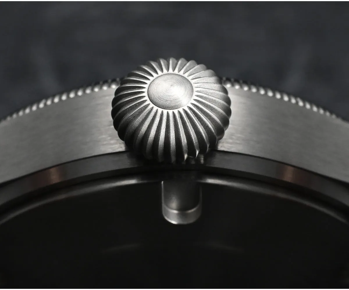 San Martin Carved Coin Bezel Retro Pilot Watch SN033